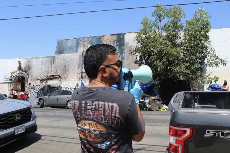 Clinic on Wheels: In L.A., Street Medicine Take Health Care to the Unhoused