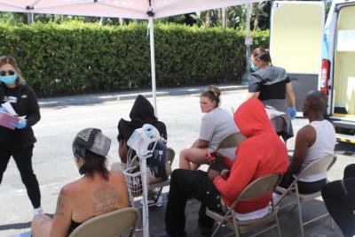 Clinic on Wheels: In L.A., Street Medicine Take Health Care to the Unhoused