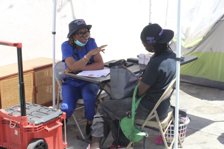 Clinic on Wheels: In L.A., Street Medicine Take Health Care to the Unhoused