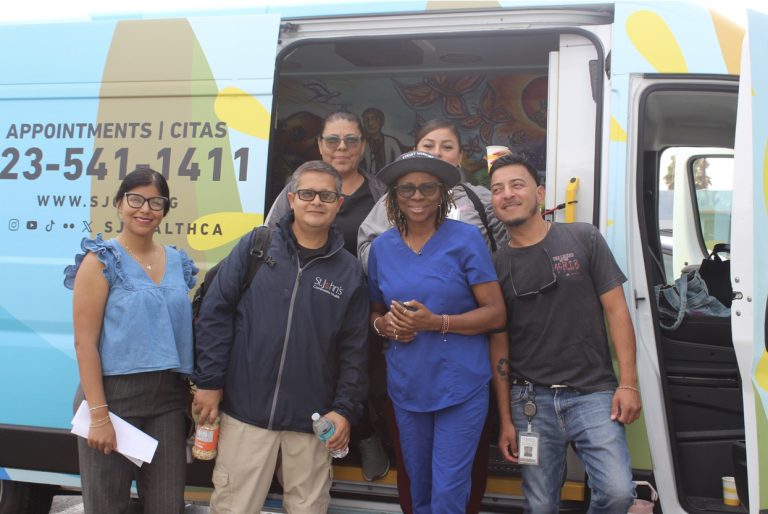 Clinic on Wheels: In L.A., Street Medicine Take Health Care to the Unhoused