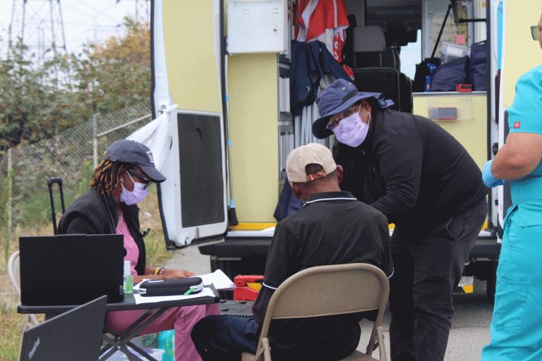 Clinic on Wheels: In L.A., Street Medicine Take Health Care to the Unhoused